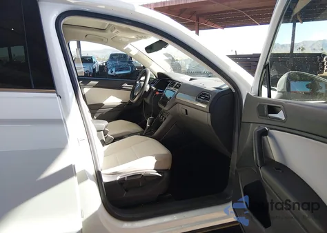 2019 Volkswagen Tiguan 2.0T Se/2.0T Sel/2.0T Sel R-Line/2.0T Sel R-Line Black из США, поврежденный, VIN 3VV3B7AX1KM041296